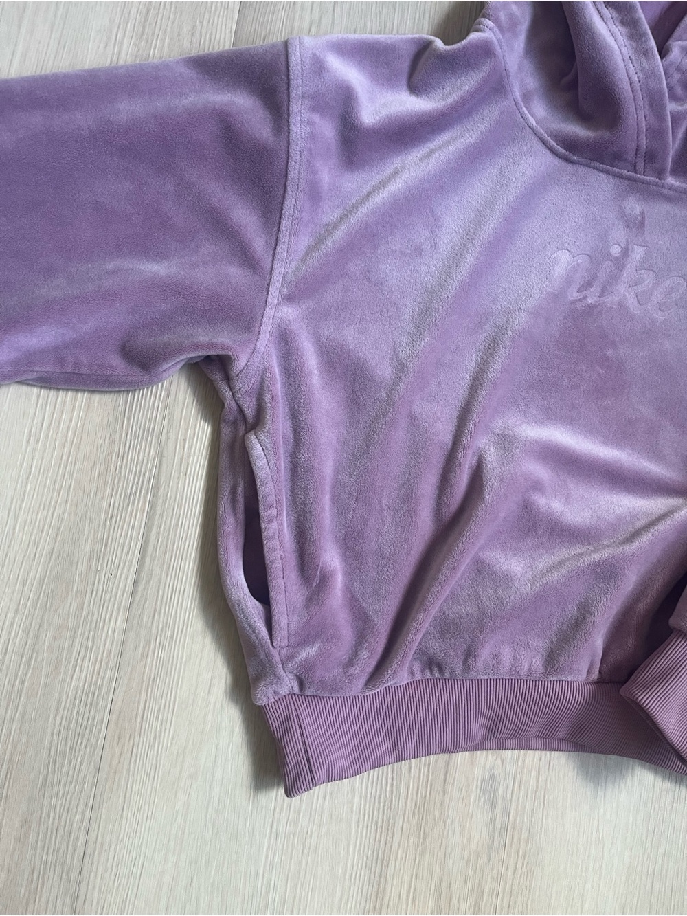 Nike Sportswear Girls Velour Pullover in Soft Plum - Picture 3 of 6
